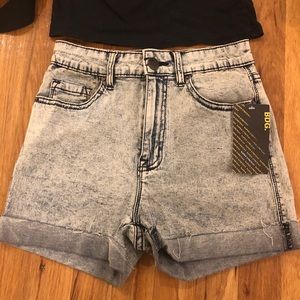 NWT 🌹 High Rise Acid Wash Shorts